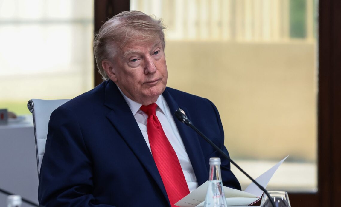 Trump Publica Imagen del Estrecho de Ormuz Declarando su Posesión por EE. UU.