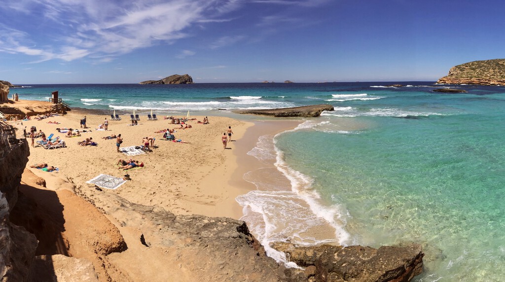 Preocupación ambiental en Ibiza: La depuradora del aeropuerto vierte aguas residuales en un parque natural