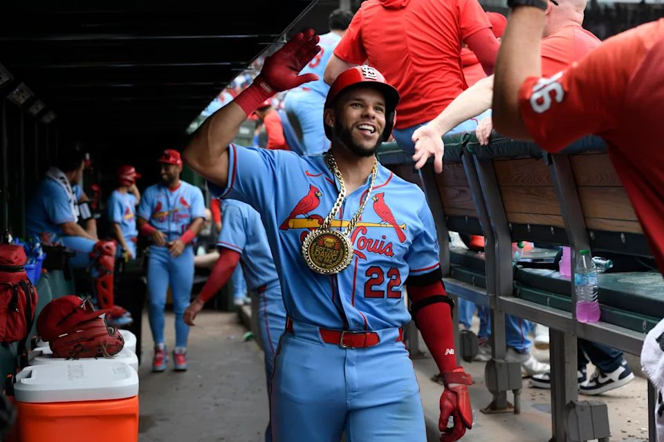 Los zapatos prestados de Báez, pieza clave en su debut histórico, se dirigen a Cooperstown