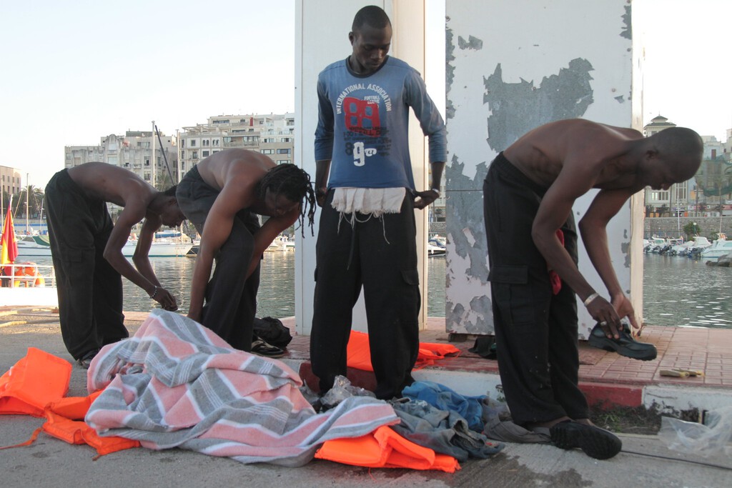 La situación de los migrantes en Ceuta: Desafíos regulatorios y políticos un mes después de la afluencia masiva