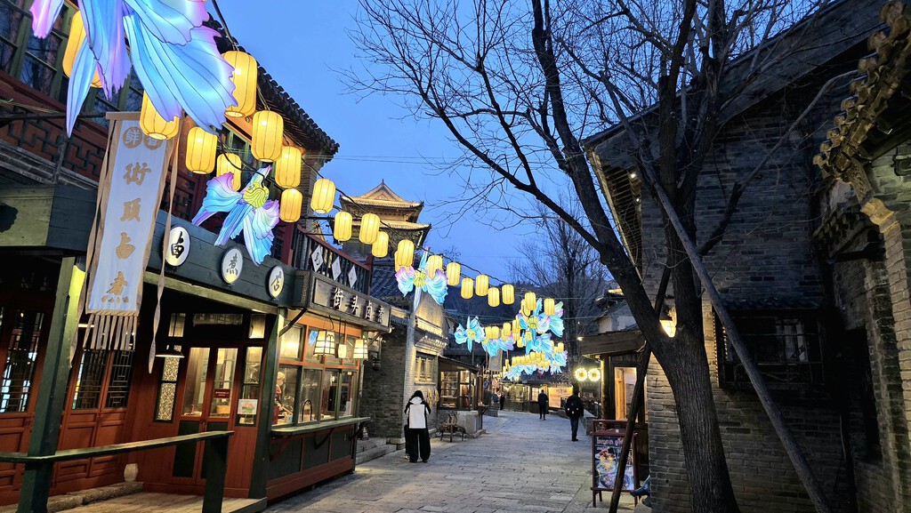 China impulsa el turismo con la creación de pueblos y parques temáticos que emulan la antigüedad