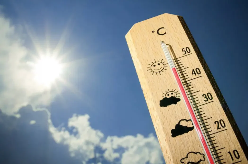 República Dominicana Inicia la Semana con Altas Temperaturas y Oleaje Riesgoso