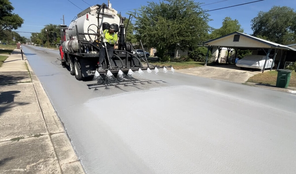Asfalto blanco en Los Ángeles: Una década de pruebas para combatir el calor urbano con resultados limitados