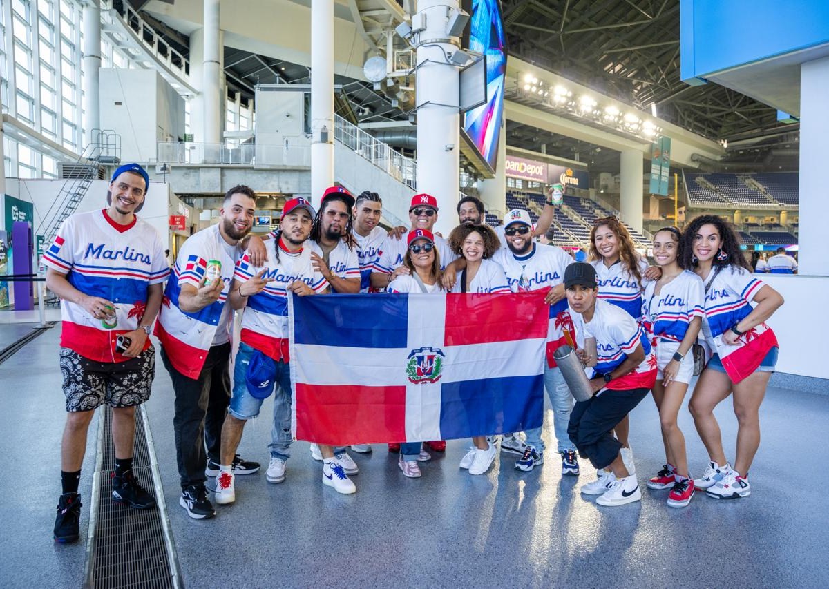 Arajet, Ministerio de Turismo y los Marlins Conmemoran el Día de la Herencia Dominicana en Miami