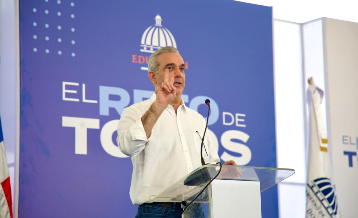 Abinader Insta a la Comunidad Educativa a Comprometerse con el Nuevo Ciclo Escolar