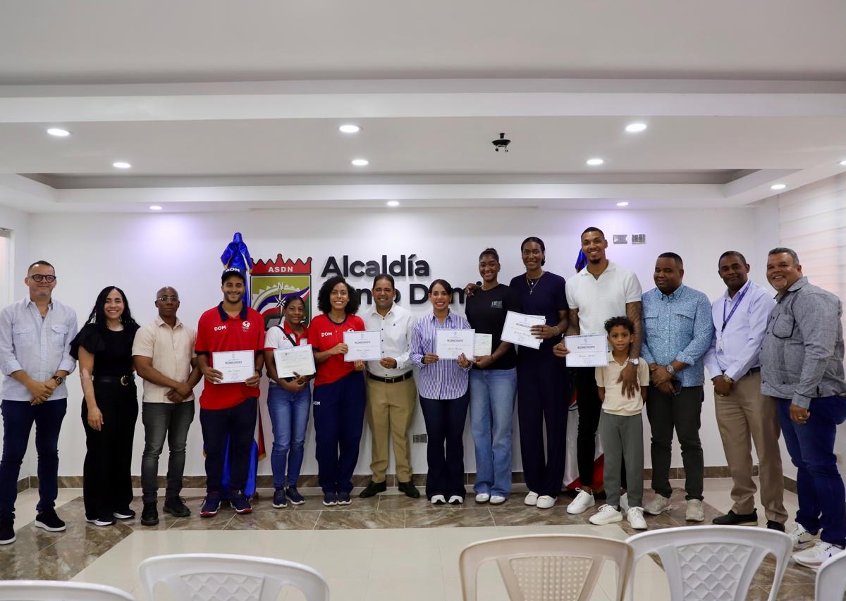 Alcaldesa de Santo Domingo Norte Premia a Atletas Medallistas de los Juegos Centroamericanos y del Caribe