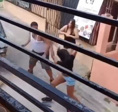 Video Registra Presunta Agresión a Mujer en Vía Pública en Simón Bolívar