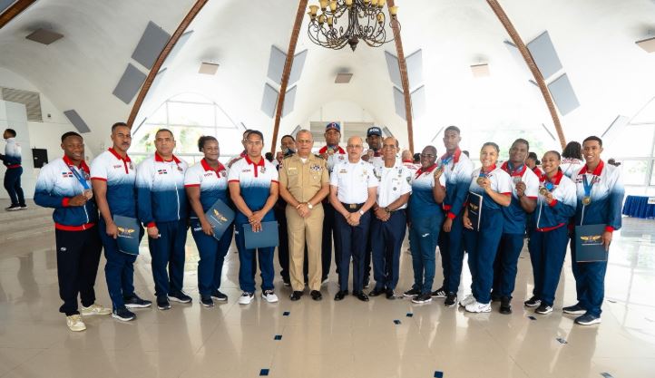 Fuerzas Armadas y Policía Nacional Condecoran a Atletas Medallistas de Juegos Centroamericanos y del Caribe