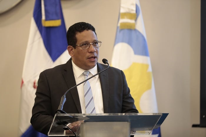 Carlos Pimentel justifica su ausencia en el caso Intrant por compromisos en conferencia internacional