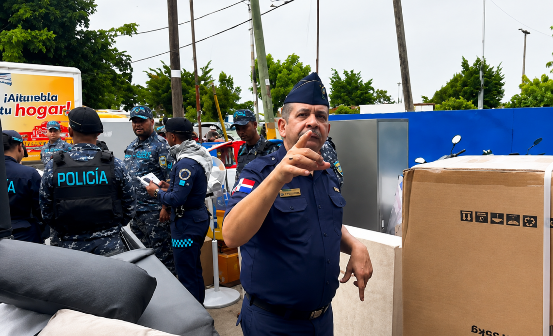 La Policía Nacional refuta acusaciones de robo de electrodomésticos durante incendio en L&R Comercial