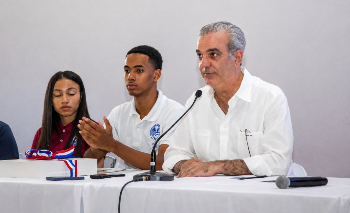 Presidente Abinader Otorga 436 Becas del ITLA a Jóvenes de Pedro Brand