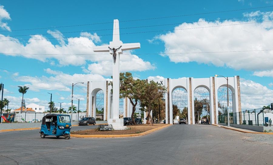 Casos de habitantes en cementerios reavivan el debate social y regulatorio en República Dominicana