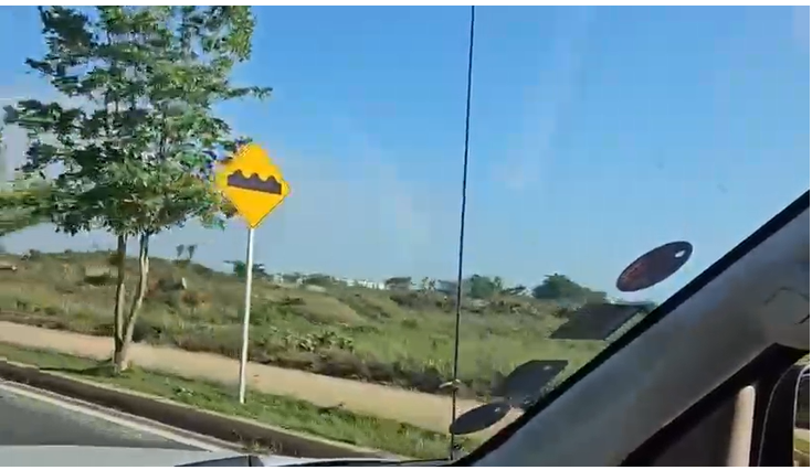Habitantes de Ciudad Juan Bosch Reportan Restricción de Acceso por Presunto Cierre de Avenida La Gaviota
