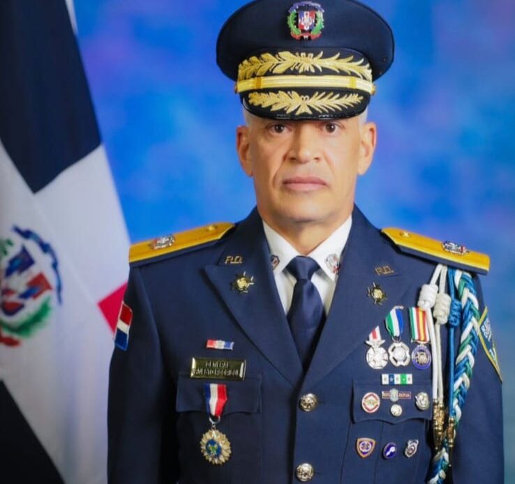 Nuevo Director de la Policía Nacional Asume el Cargo con Desafíos de Seguridad y Reforma Institucional