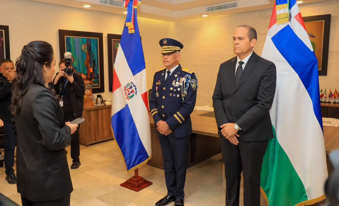 Faride Raful Lidera Transición y Nombra a Ernesto Rodríguez García como Nuevo Director de la Policía Nacional