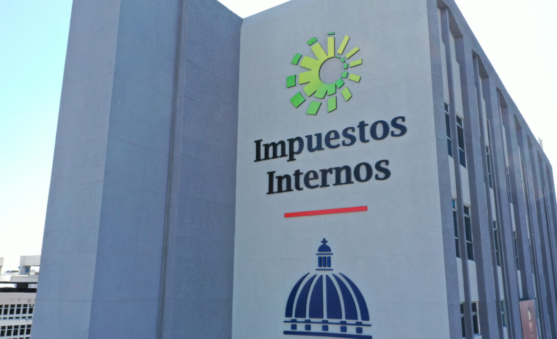 Exoneraciones fiscales: Iglesias importan más de 700 vehículos, con un sacrificio fiscal de RD? millones para el Estado