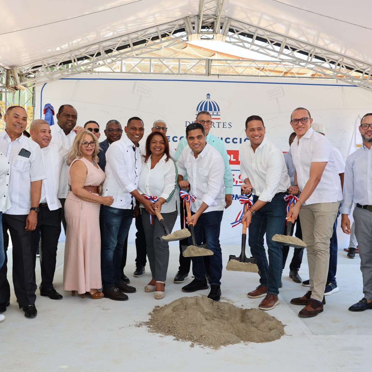 Ministro Cruz Lidera Reconstrucción del Estadio Hermanos Suárez en San Juan de la Maguana con Inversión de RD?.9 Millones