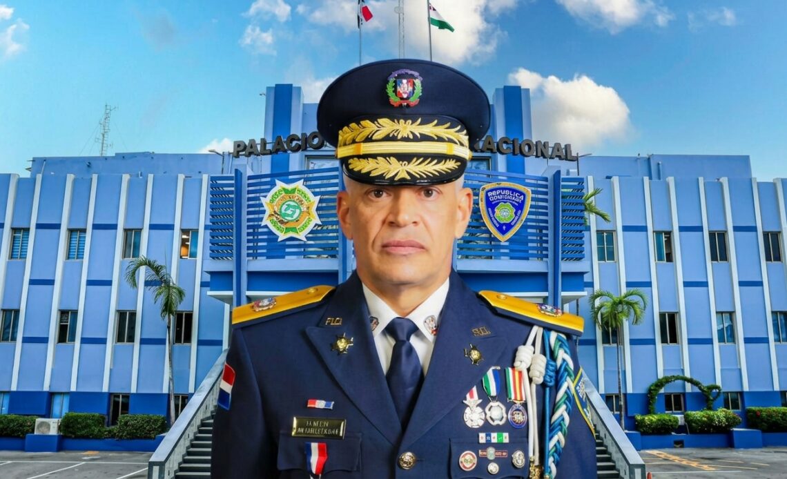 Ernesto Rodríguez García Asume como Nuevo Director de la Policía Nacional: Un Perfil de Trayectoria y Experiencia