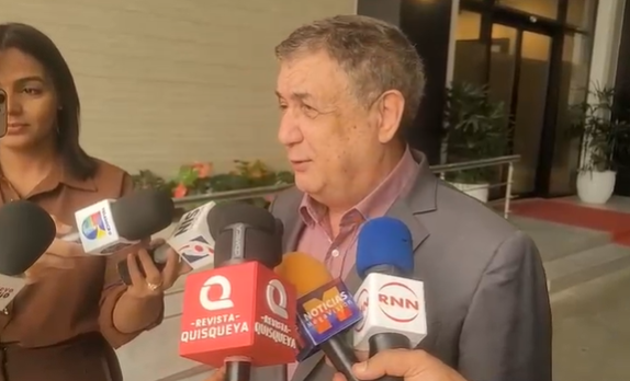 Gustavo Sánchez del PLD Cuestiona Demora en Cambios Gubernamentales y Gestión Eléctrica