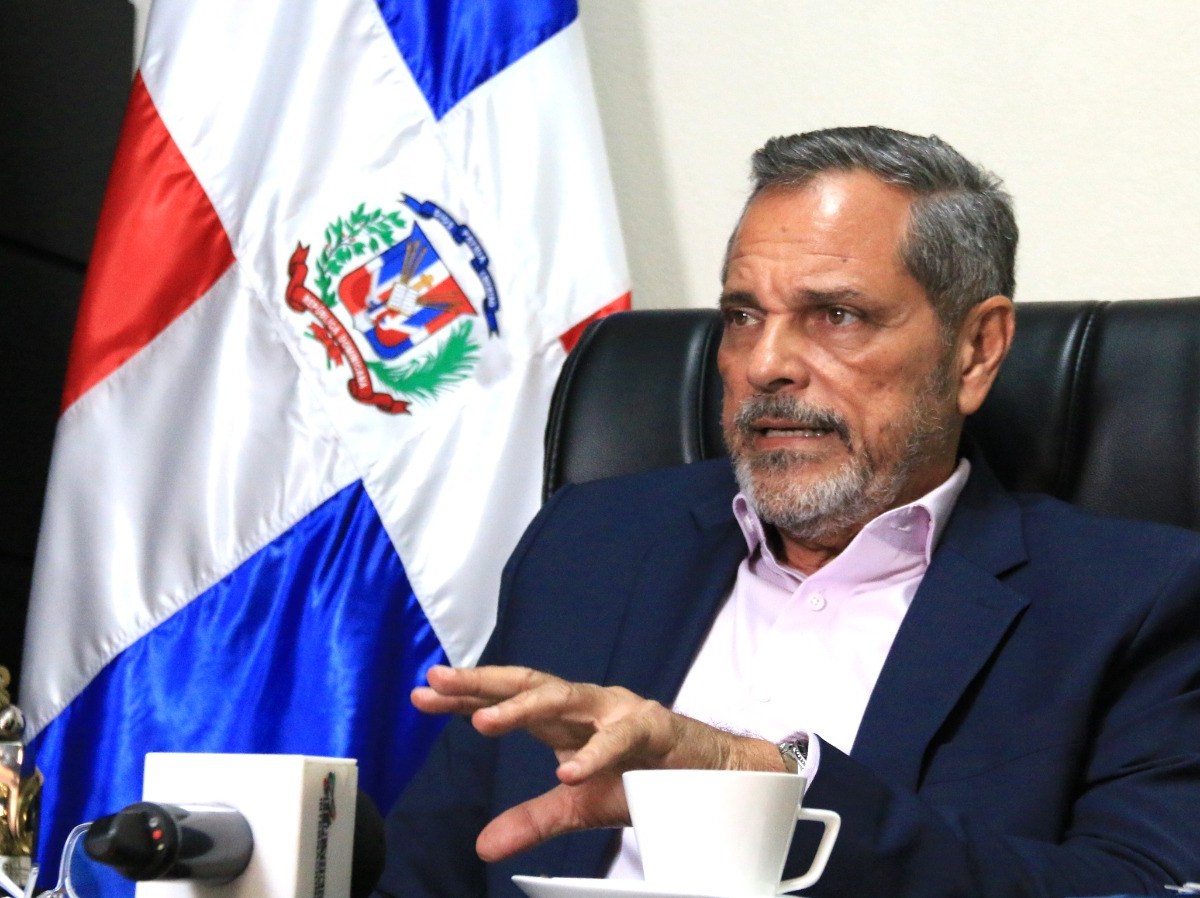 Comisionado de Béisbol Expresa Gratitud a Abinader por Nueva Normativa de Academias y Ligas