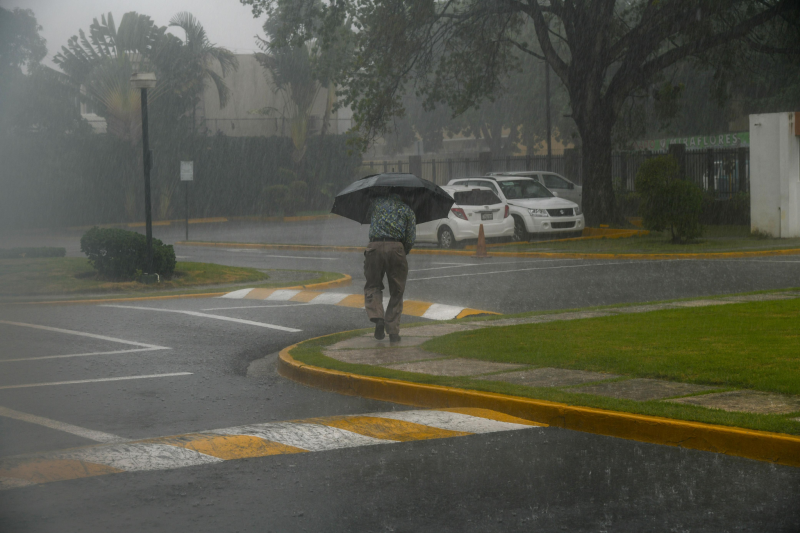 Previsiones de Lluvias Intensas y Tormentas para el Miércoles por Onda Tropical y Vaguada
