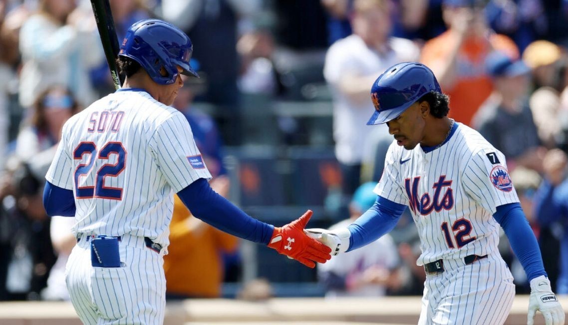 Freddy Peralta Facilitó Reunión entre Lindor y Soto para Fortalecer Vínculo
