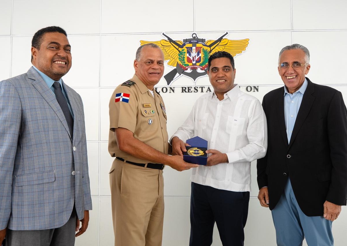 MIDE Condecora y Honra a Atletas Militares y Policiales Medallistas de SD 2026