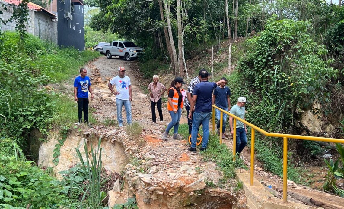 Obras Públicas evalúa puente derrumbado en Fantino tras reclamo ciudadano