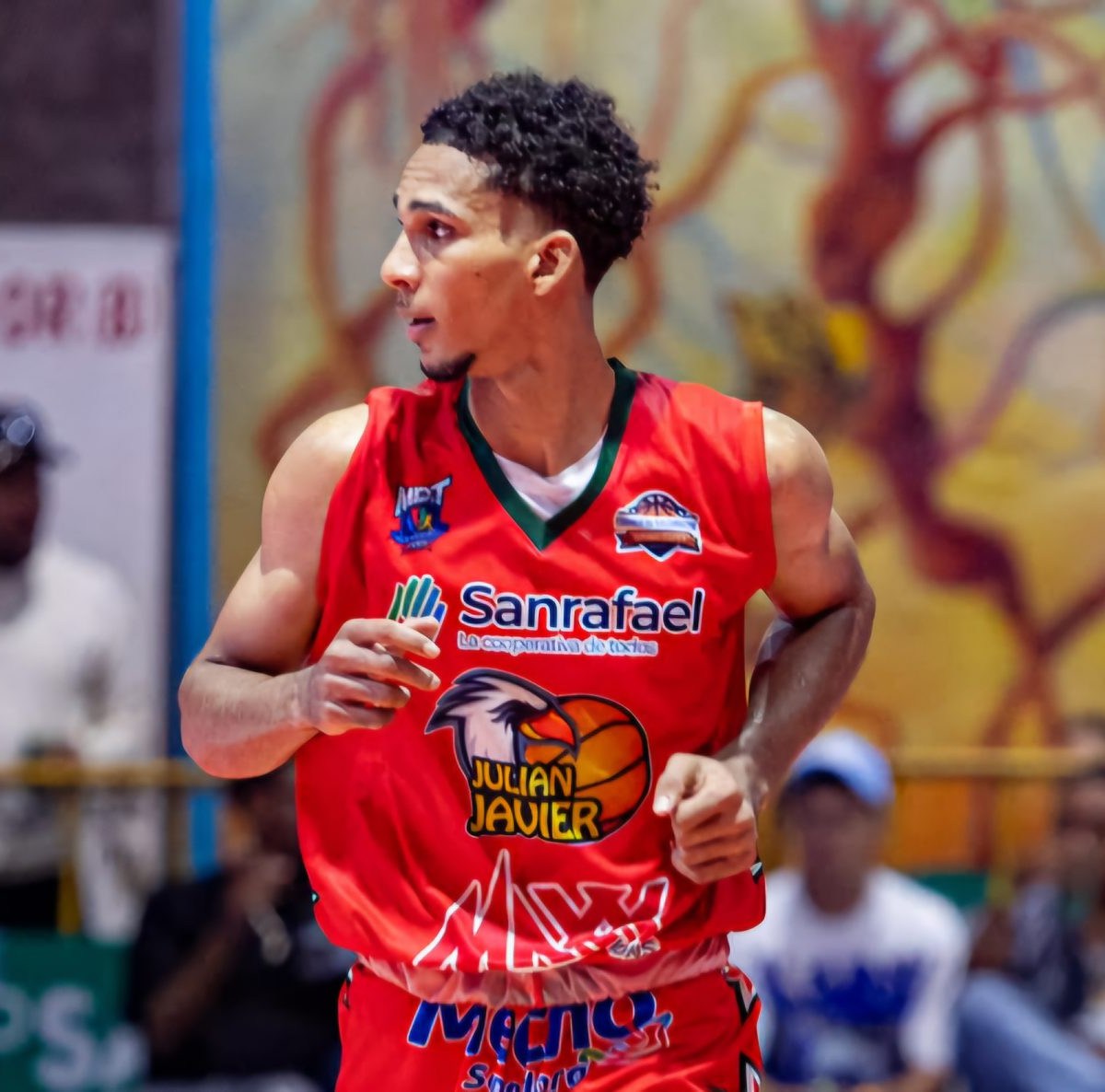 Julián Javier Toma la Delantera en la Final de Baloncesto Superior de Tenares al Vencer a La Chicharra