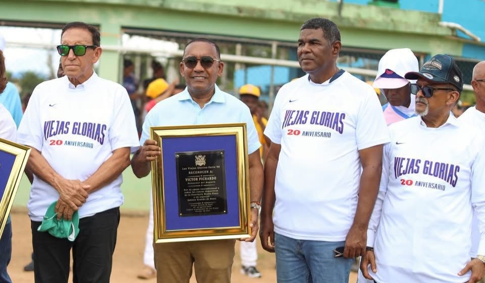 Víctor Pichardo Honrado por su Contribución al Deporte en Sabana Grande de Boyá