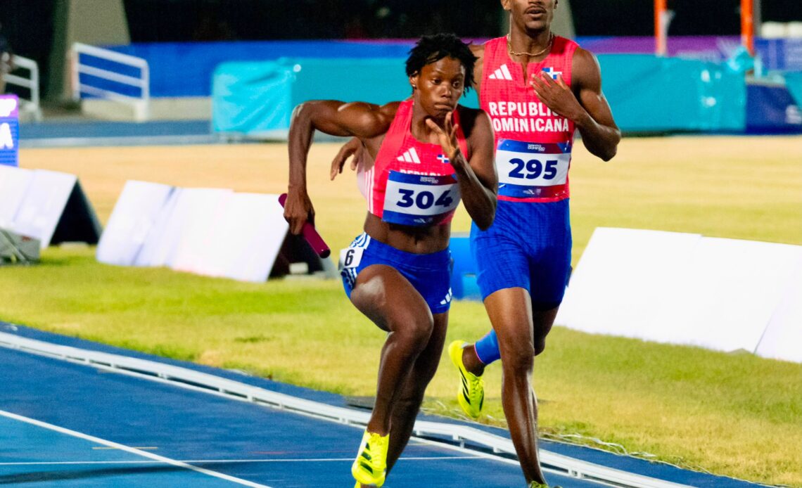 Christopher Melenciano: El Atleta Sordo de Capotillo Crucial en el Oro de Relevo junto a Marileidy Paulino