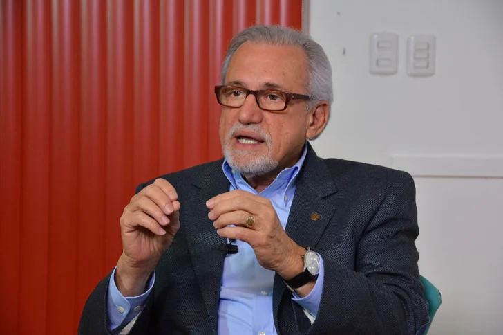Psiquiatra Segundo Imbert Critica el Rol Activo de Embajadora de EE. UU. en República Dominicana
