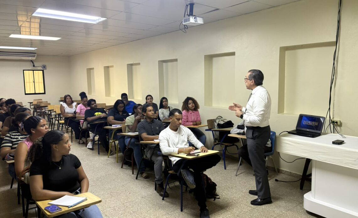 Rector de la UASD Mantiene Firme su Dedicación a la Enseñanza Universitaria