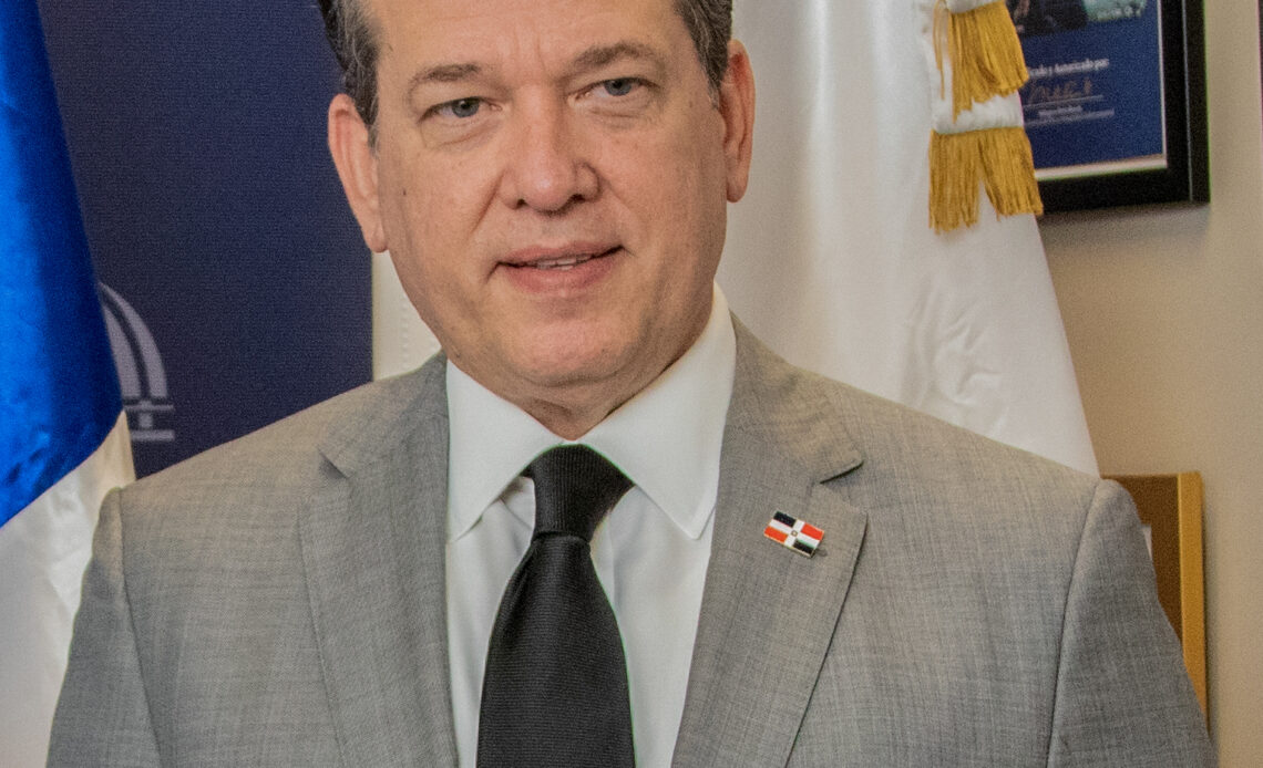 Presidente Abinader nombra a Víctor Bisonó como nuevo canciller