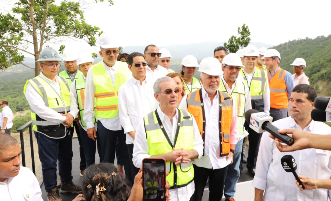Abinader Evalúa Progreso en la Construcción de la Presa de Guaigüí en La Vega