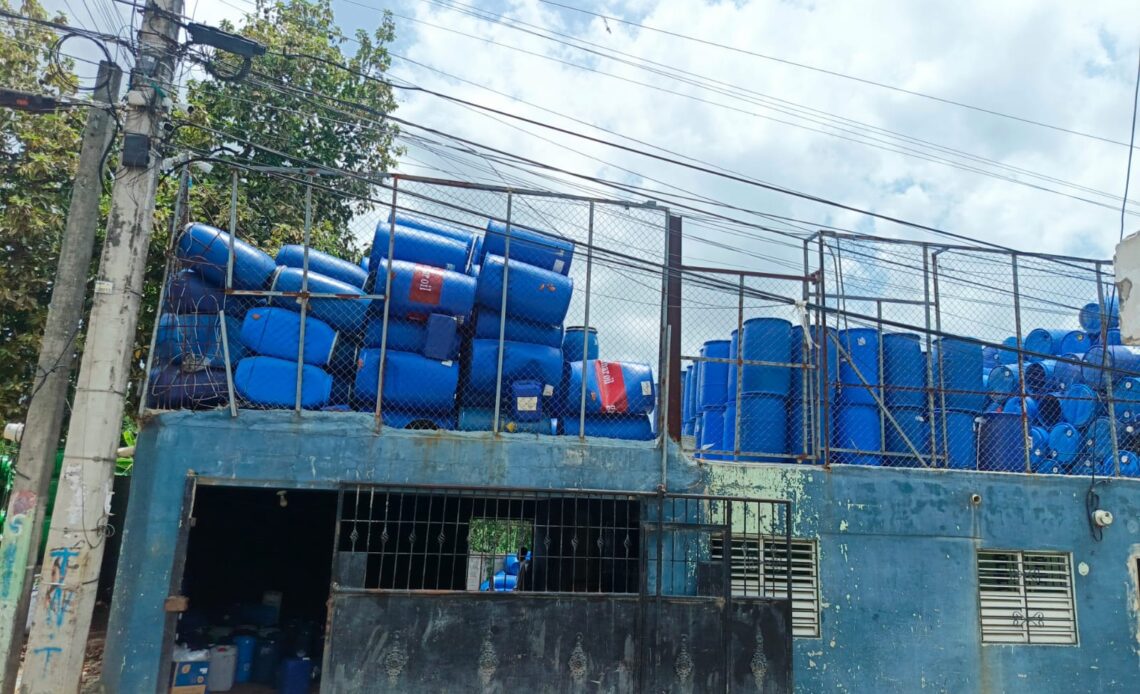 Gestante denuncia presunto almacenamiento de sustancias químicas en su domicilio