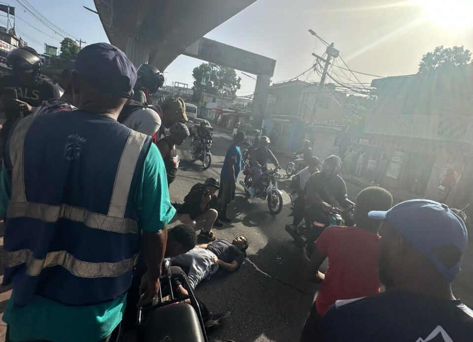 Accidente en Avenida Hermanas Mirabal Deja Dos Motociclistas Heridos