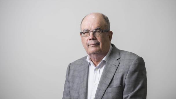 Roberto Cassá Respalda el Enfoque Histórico de Textos Educativos para el Ministerio de Educación