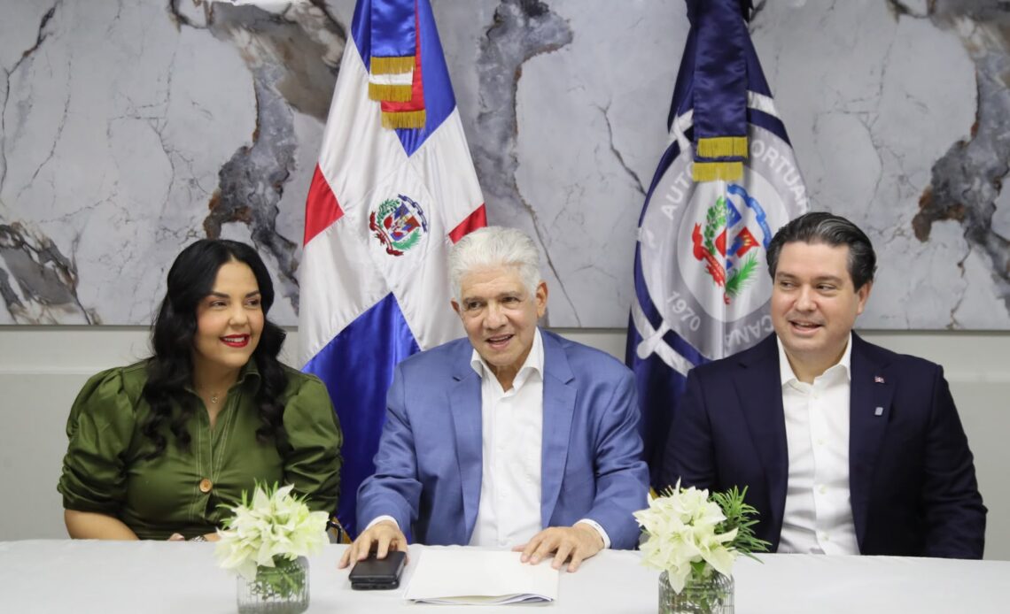 Alejandro Campos y Julia Muñiz asumen liderazgo en Apordom tras juramentación por Eduardo Estrella