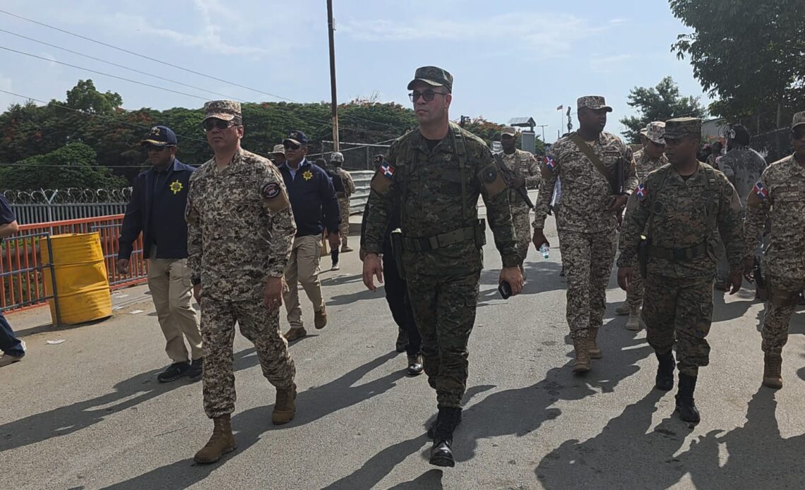 Nuevos Líderes de Cesfront y J-2 Inspeccionan Operaciones Fronterizas con Haití