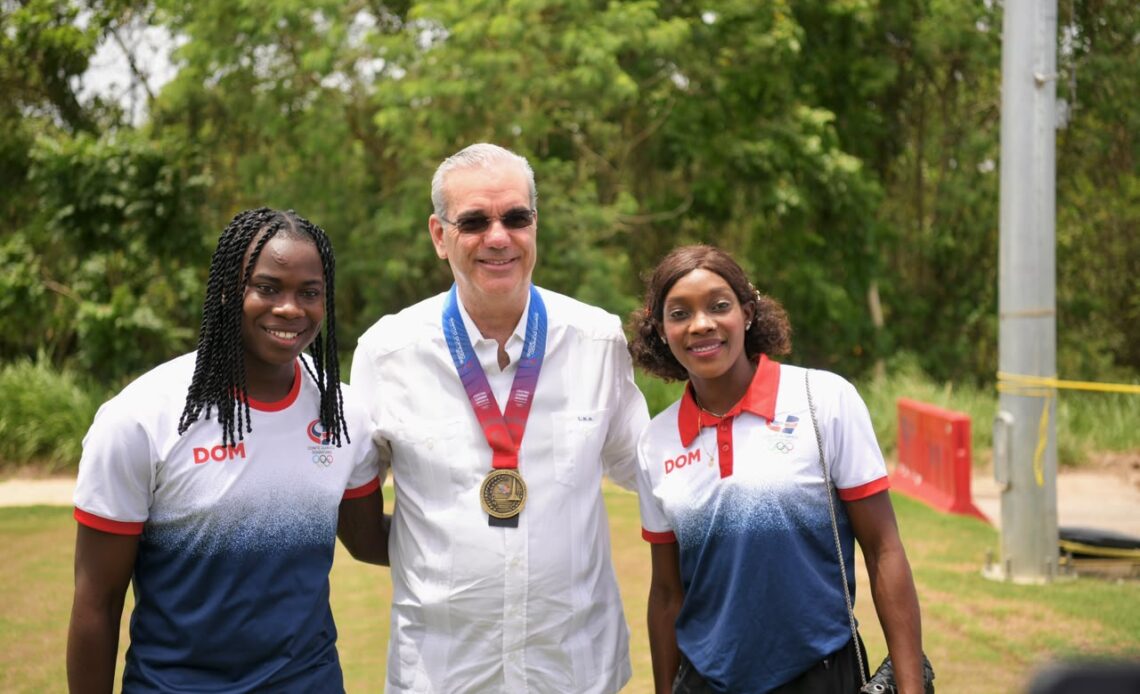 Presidente Abinader Recibe Reconocimiento por su Contribución a los Juegos Centroamericanos y del Caribe 2026