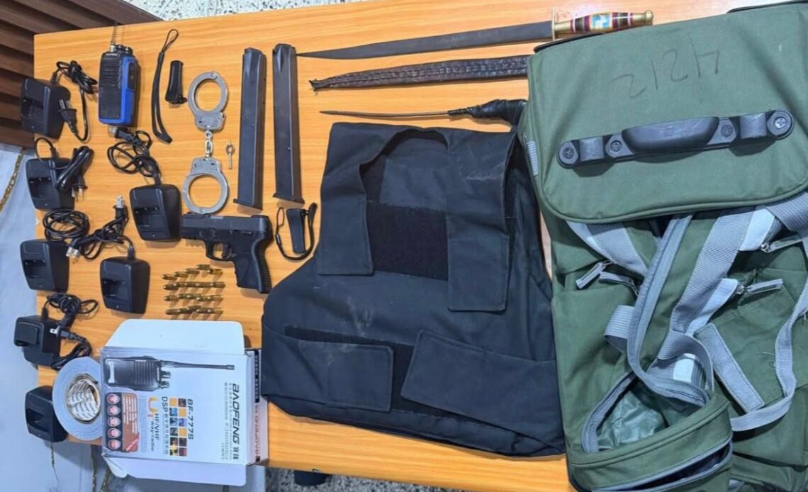 Autoridades incautan armamento y equipo táctico en operativo en La Vega