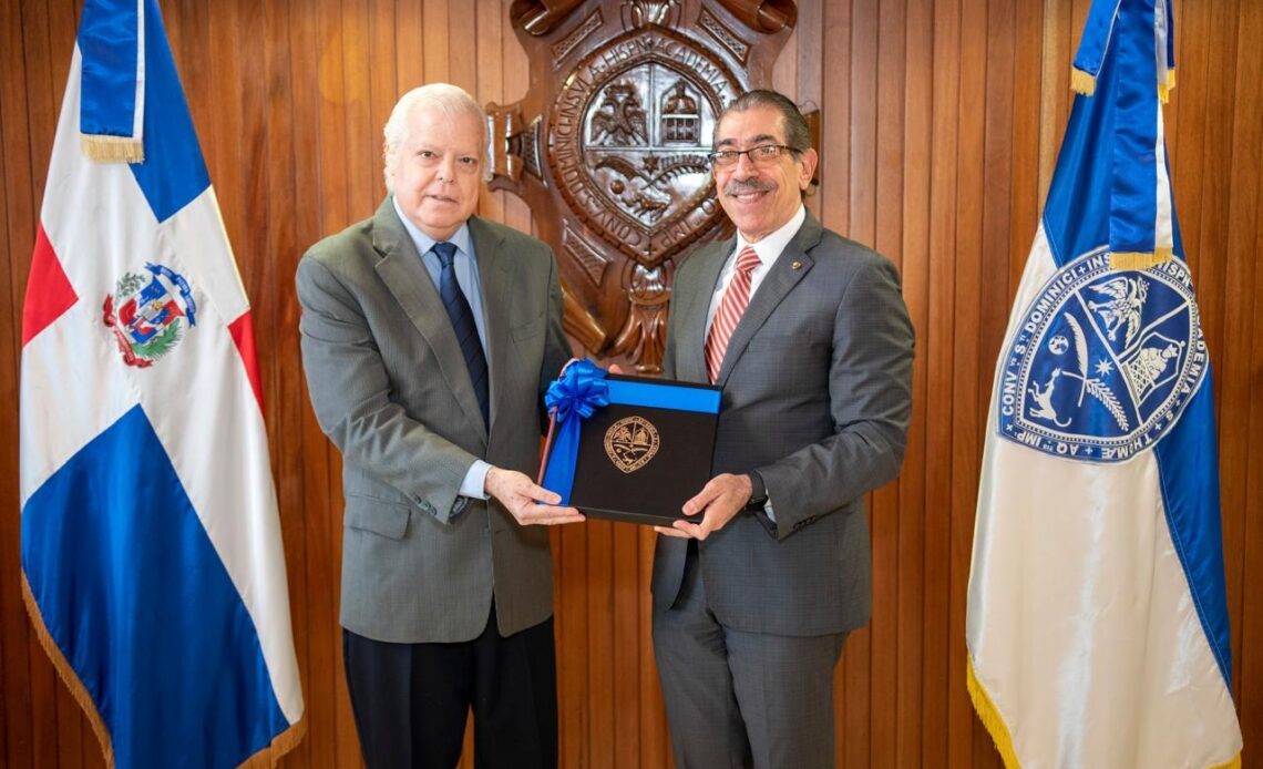UASD y Embajada de Perú Organizan Conferencia sobre Mario Vargas Llosa
