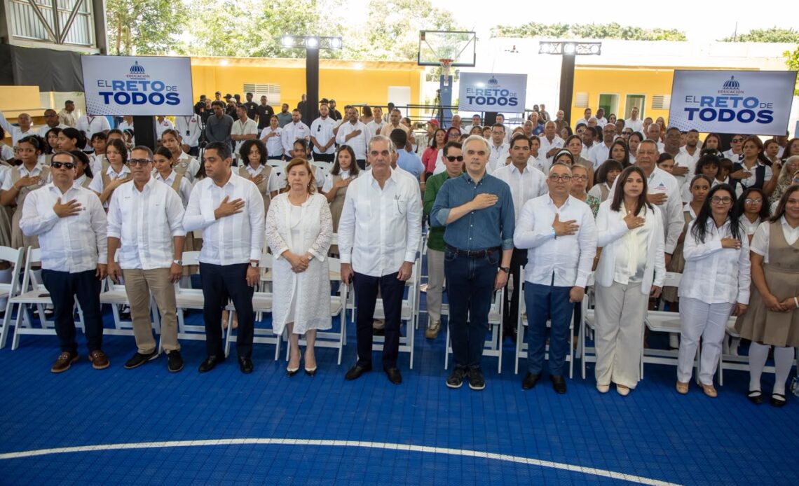 Abinader Inaugura Cobertura en Politécnico Mercedes Morel, Beneficiando a Más de 600 Alumnos en La Vega