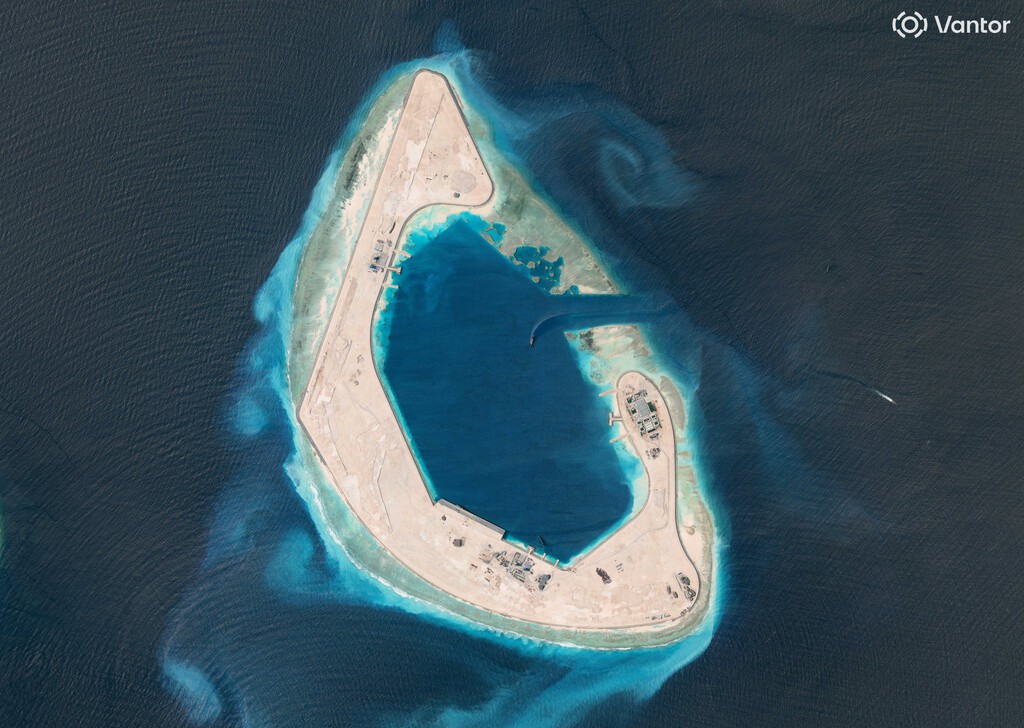 China Transforma el Arrecife Antelope en una Isla Artificial Estratégica en el Mar de China Meridional