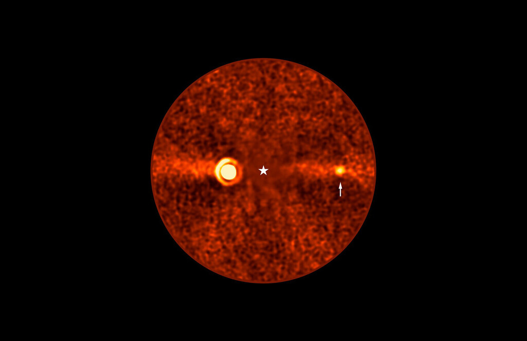 Descubren Beta Pictoris d: Un Exoplaneta Oculto en Datos Astronómicos Antiguos