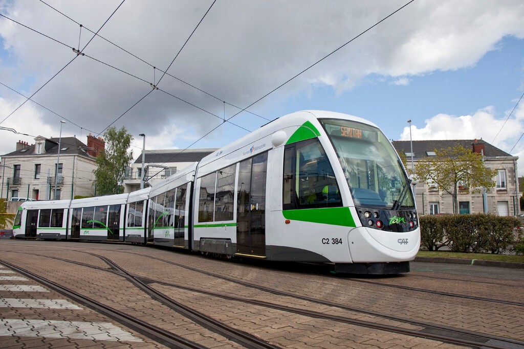 CAF Obtiene Contrato de 150 Millones de Euros para Suministrar 15 Trenes Tranvía a París