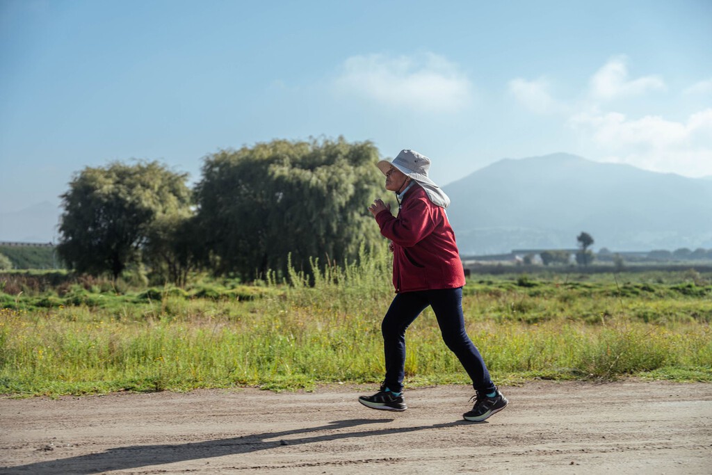 Caminar 30 Minutos Diarios: La Clave para la Salud y Longevidad, Según Expertos