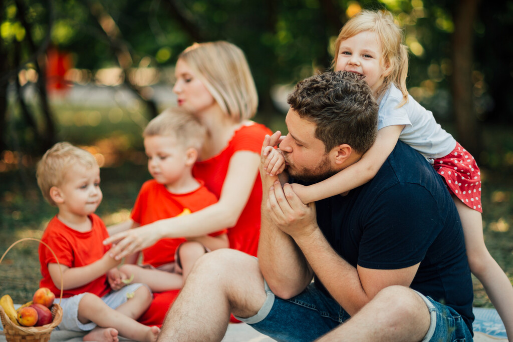 La ciencia sugiere que tener hijos rejuvenece el cerebro, contrariamente a la creencia popular