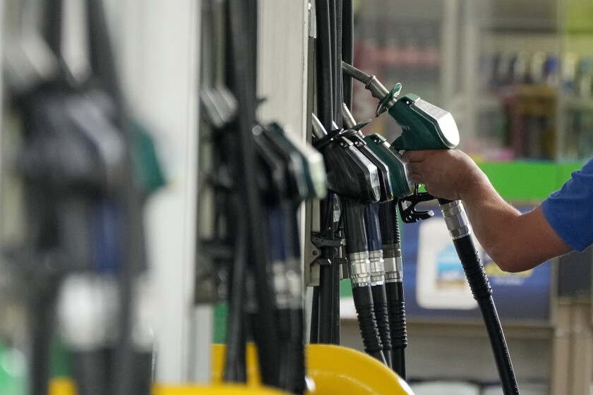 Aumento de Precios en Gasolina y Gasoil Regular; Gasolina Premium Congelada
